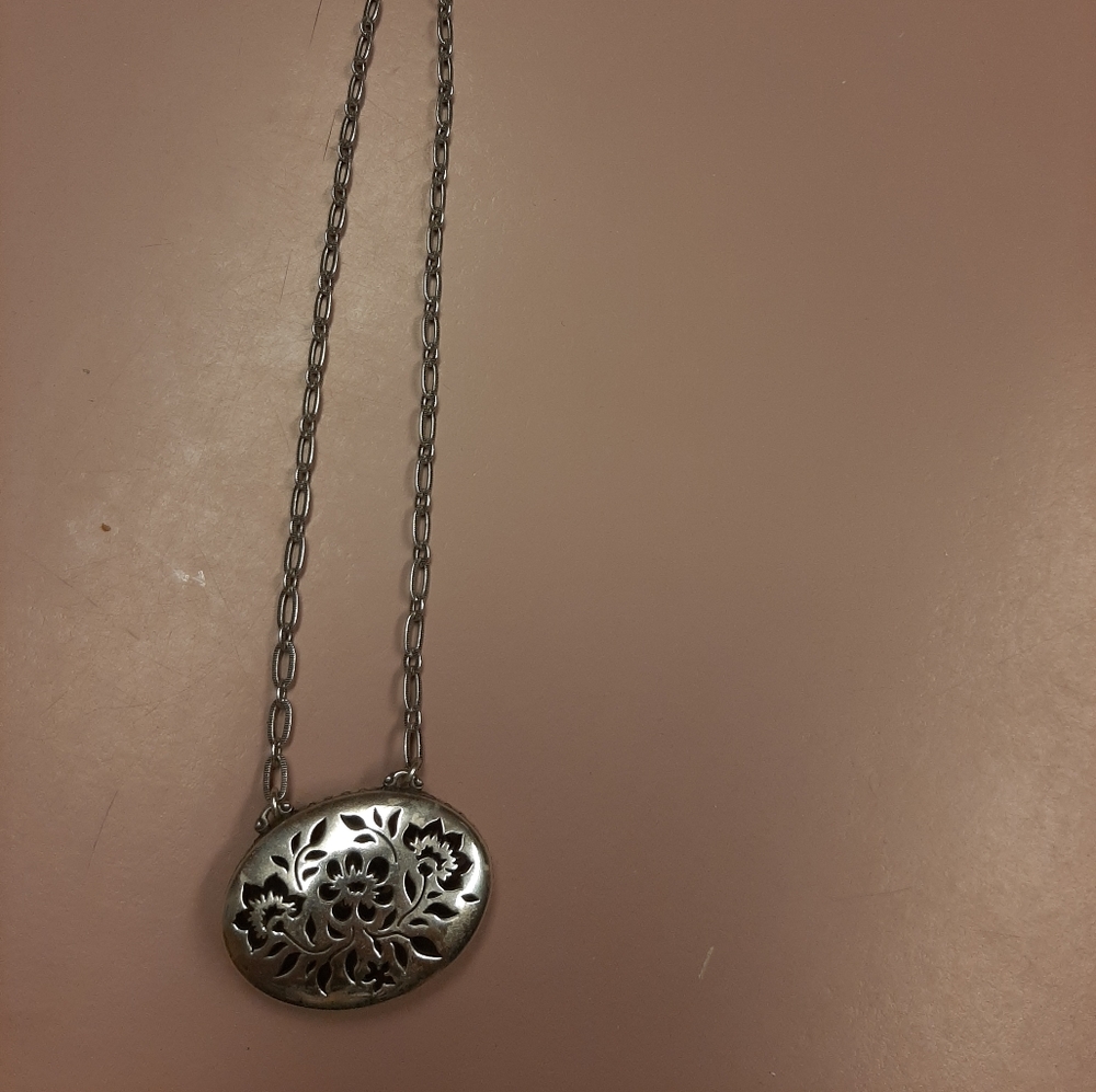 Brighton necklace w/tin - Picture 3 of 7